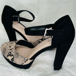 Torrid Snake/Black Print Ankle Heels